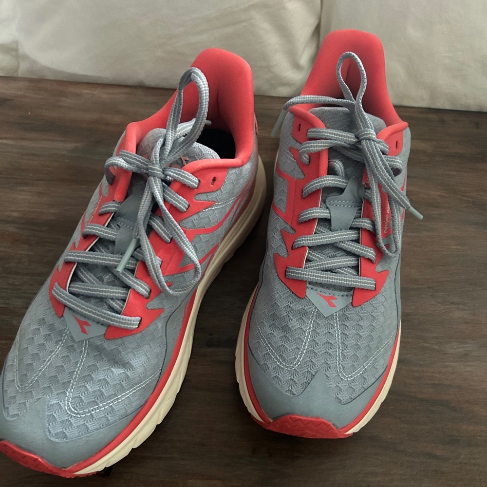 NEW Diadora Running Shoes